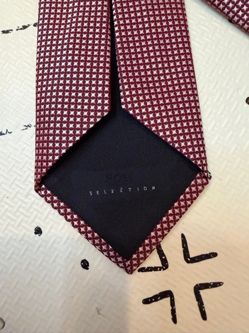 Hugo‎ Boss Selection burgundy tie